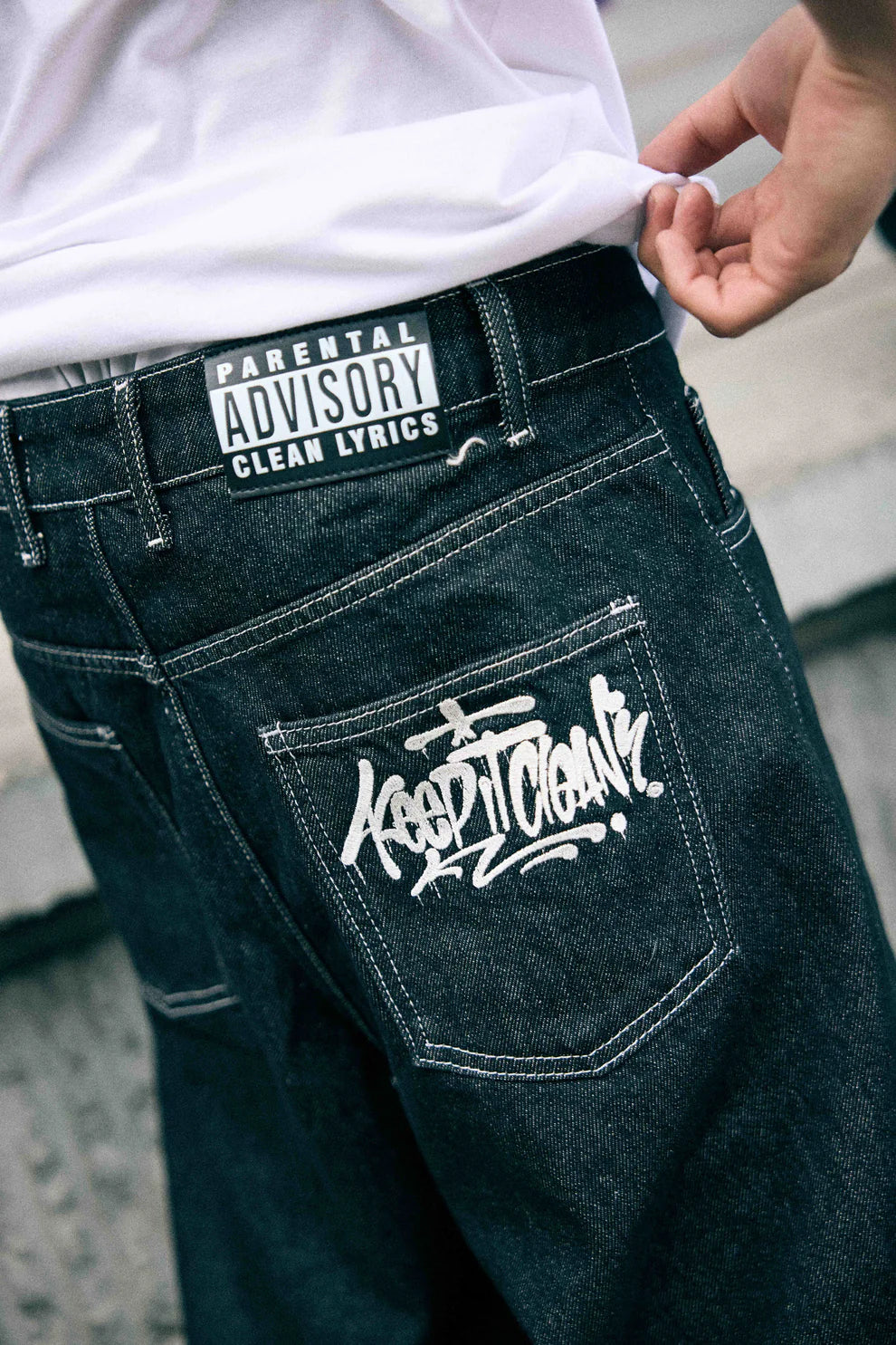 KEEP IT CLEAN - LOOSE SHORT EMBROIDERED - BLACK