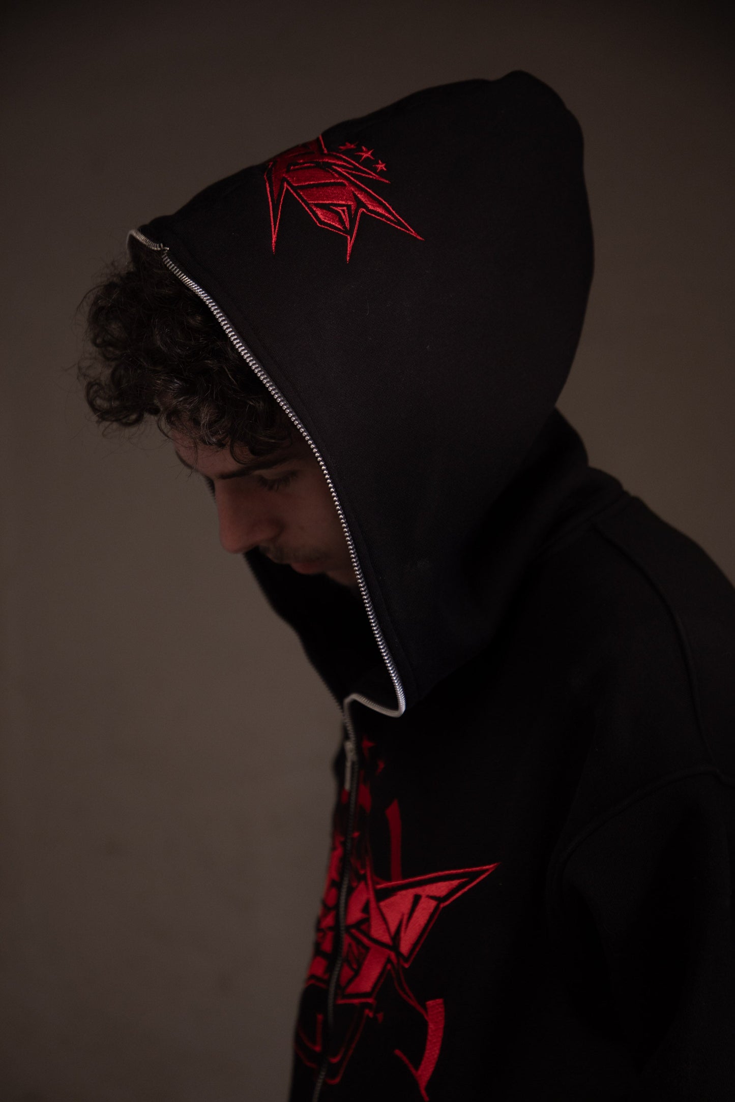 KEEP IT CLEAN - INFINITY FULL ZIPPER HOOD - BLACK/RED