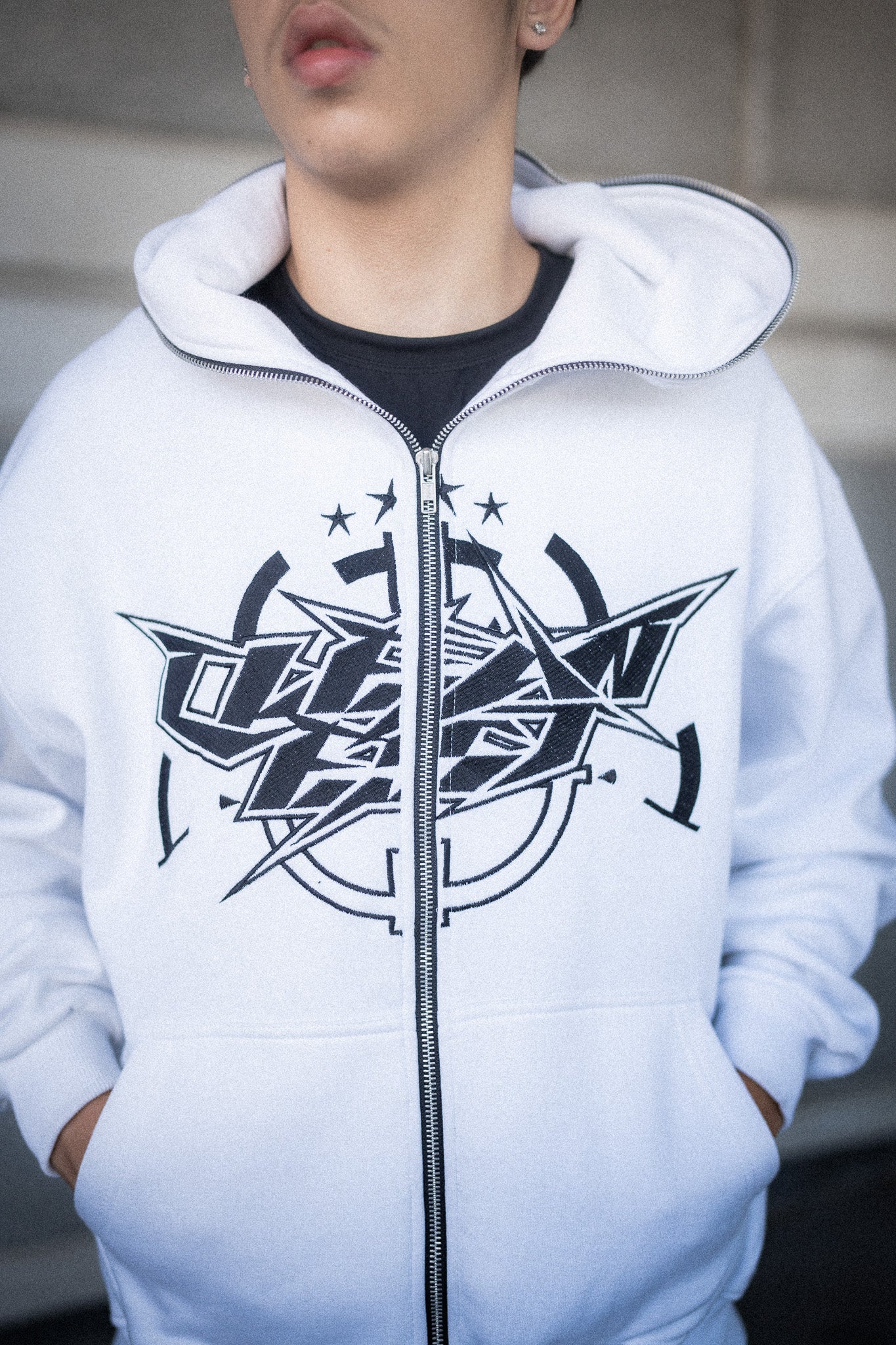 KEEP IT CLEAN - INFINITY FULL ZIPPER HOOD - WHITE/BLACK