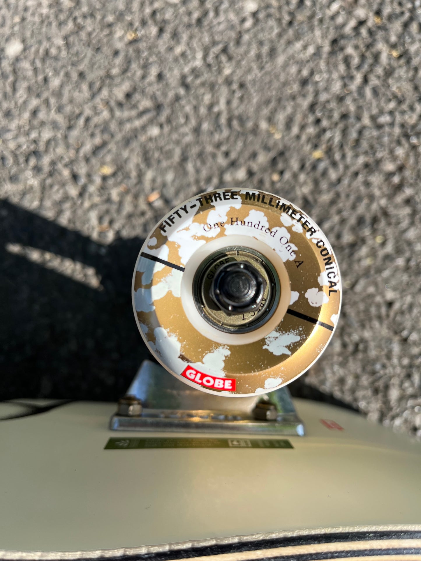 GLOBE - G2 ON THE BRINK SHELTER COMPLETE - GOLD