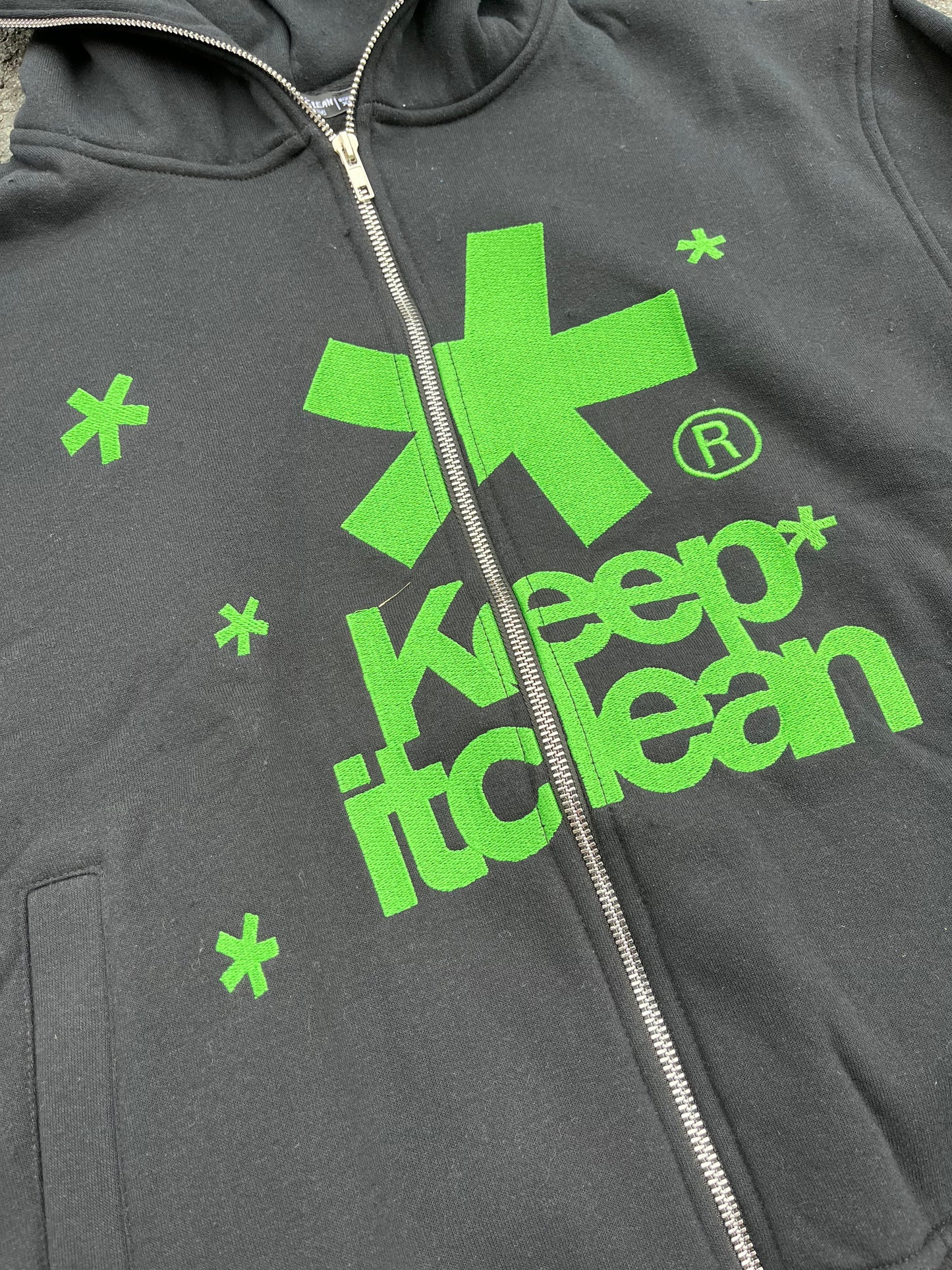 KEEP IT CLEAN - FULL ZIPPER HOOD - BLACK/GREEN