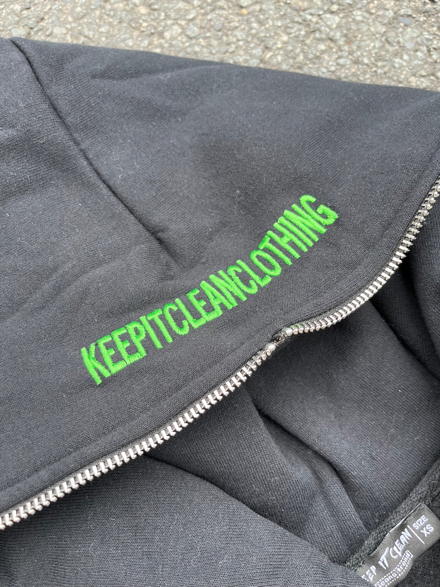 KEEP IT CLEAN - FULL ZIPPER HOOD - BLACK/GREEN