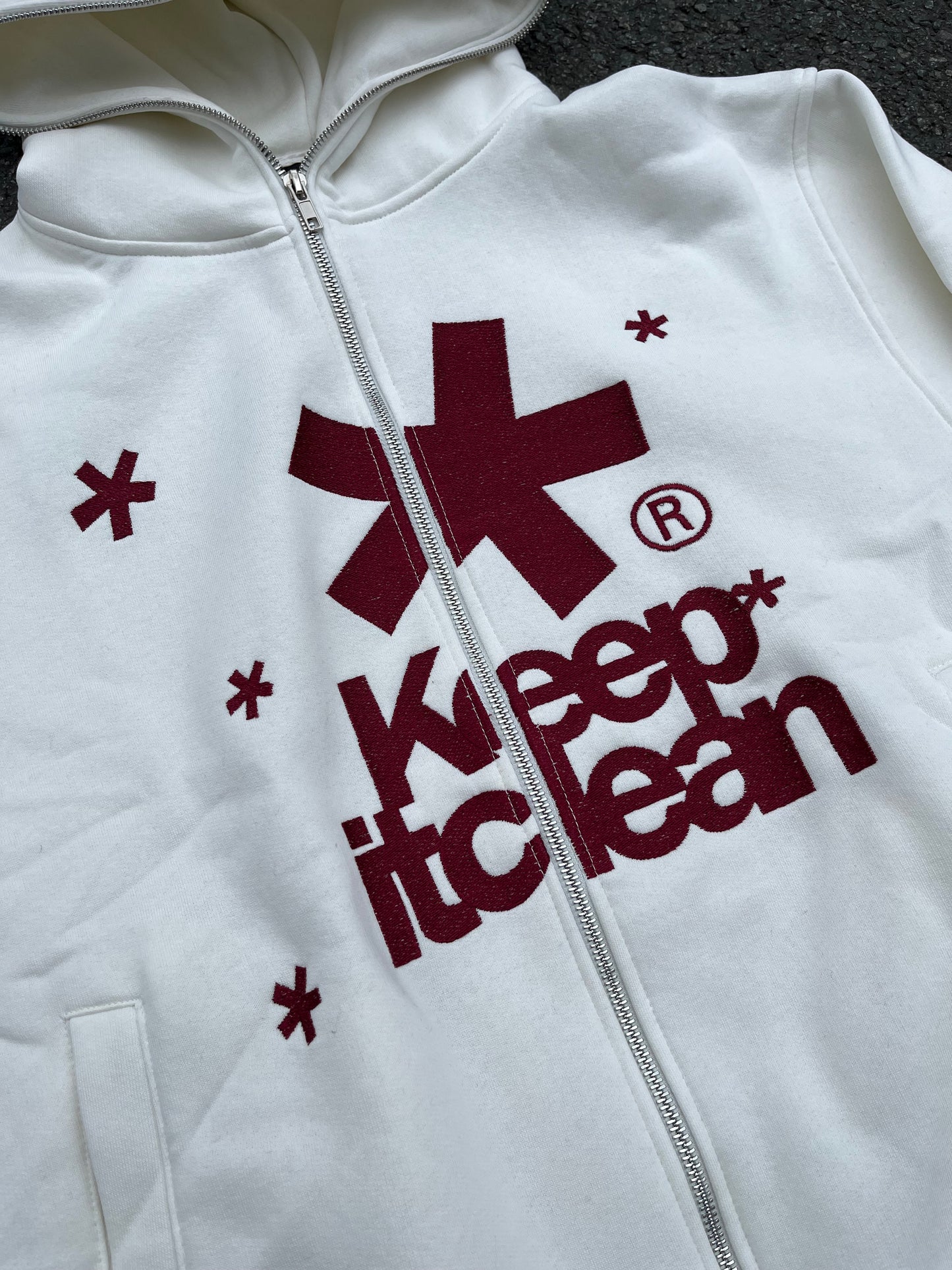 KEEP IT CLEAN - FULL ZIPPER HOOD - CREAM/BURGUNDY