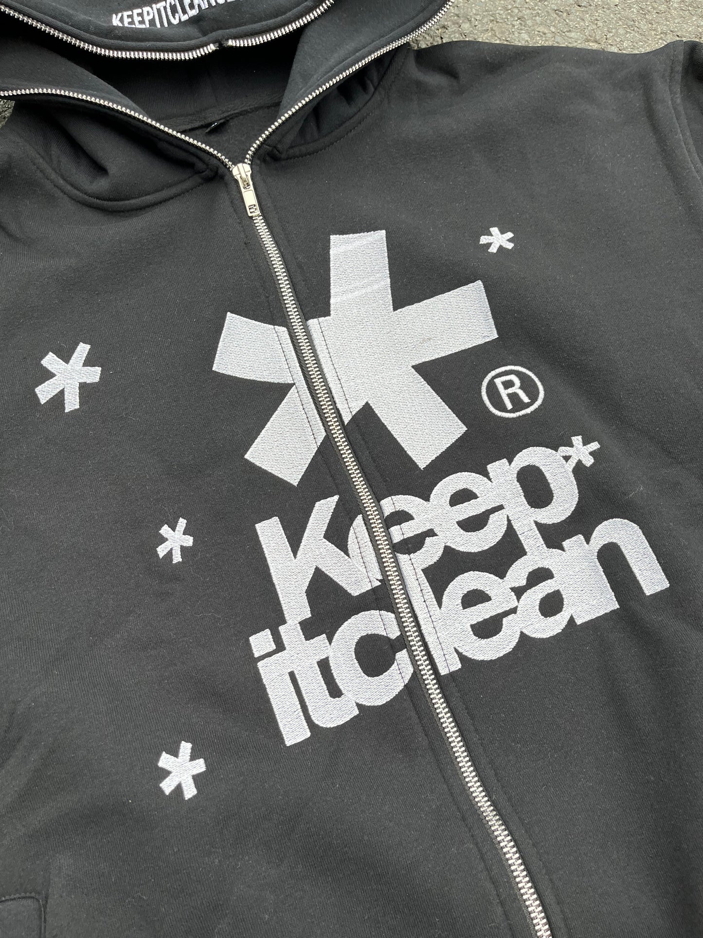 KEEP IT CLEAN - FULL ZIPPER HOOD - BLACK/WHITE