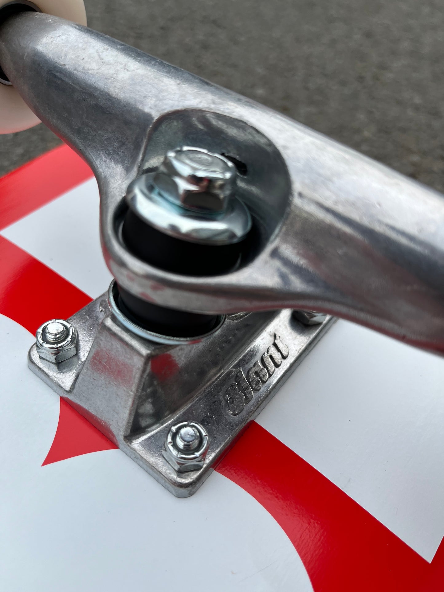 GLOBE - G0 FUBAR COMPLETE - RED/WHITE - 8.25