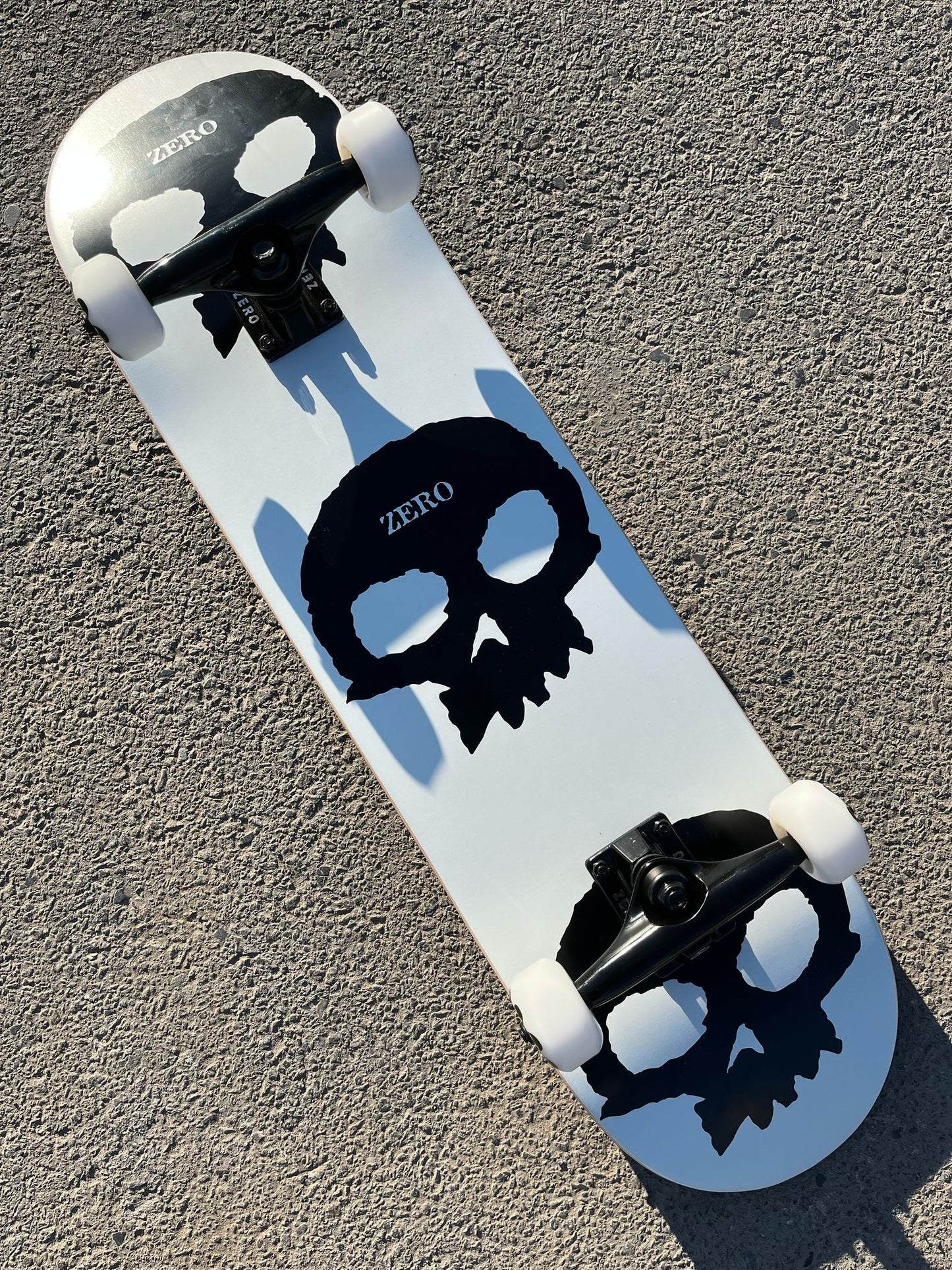 ZERO - 3 SKULL GLOW IN THE DARK COMPLETE - 8.0