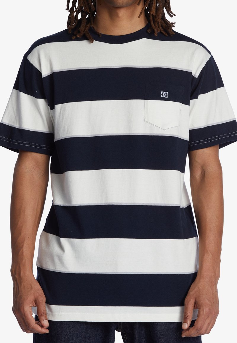 DC - CRATE STRIPE TEE - WHITE/NAVY