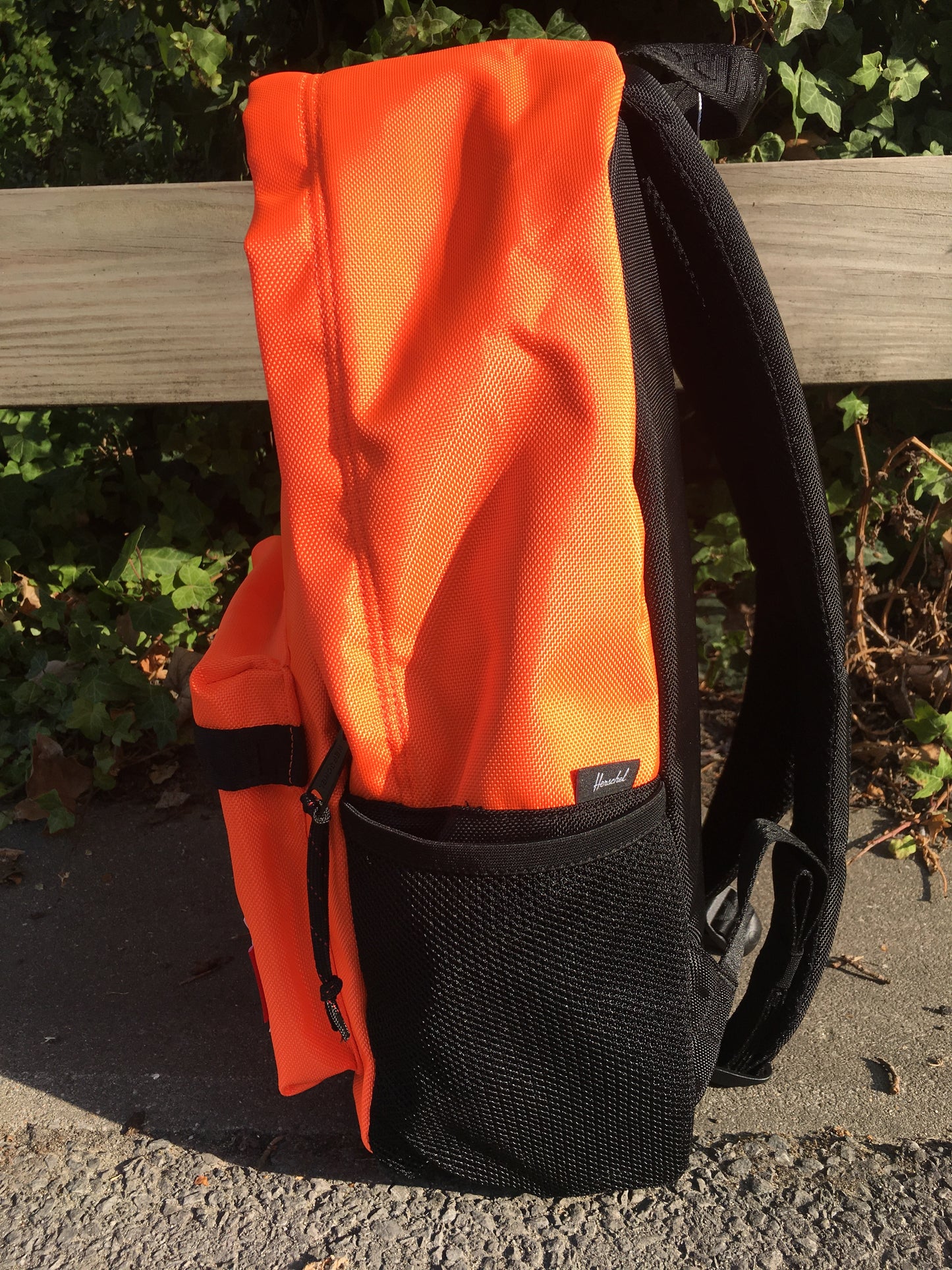 HERSCHEL - CLASSIC X-LARGE INDEPENDENT BACKPACK - SHOCKING ORANGE/BLACK