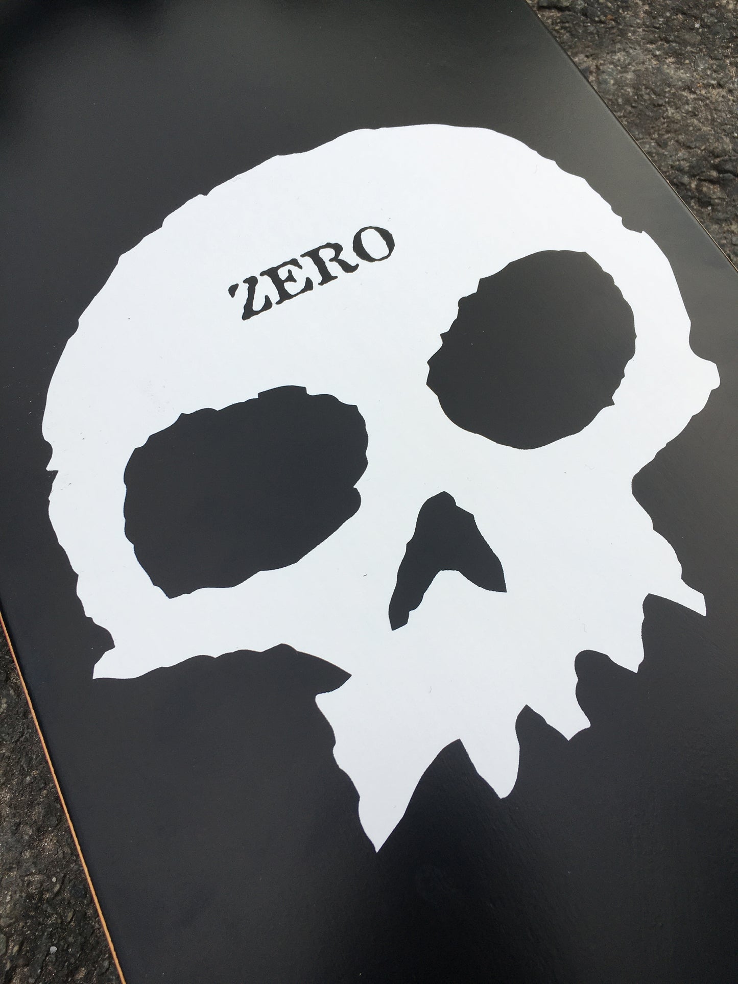 ZERO - SINGLE SKULL COMPLETE - BLACK/WHITE - 8.0
