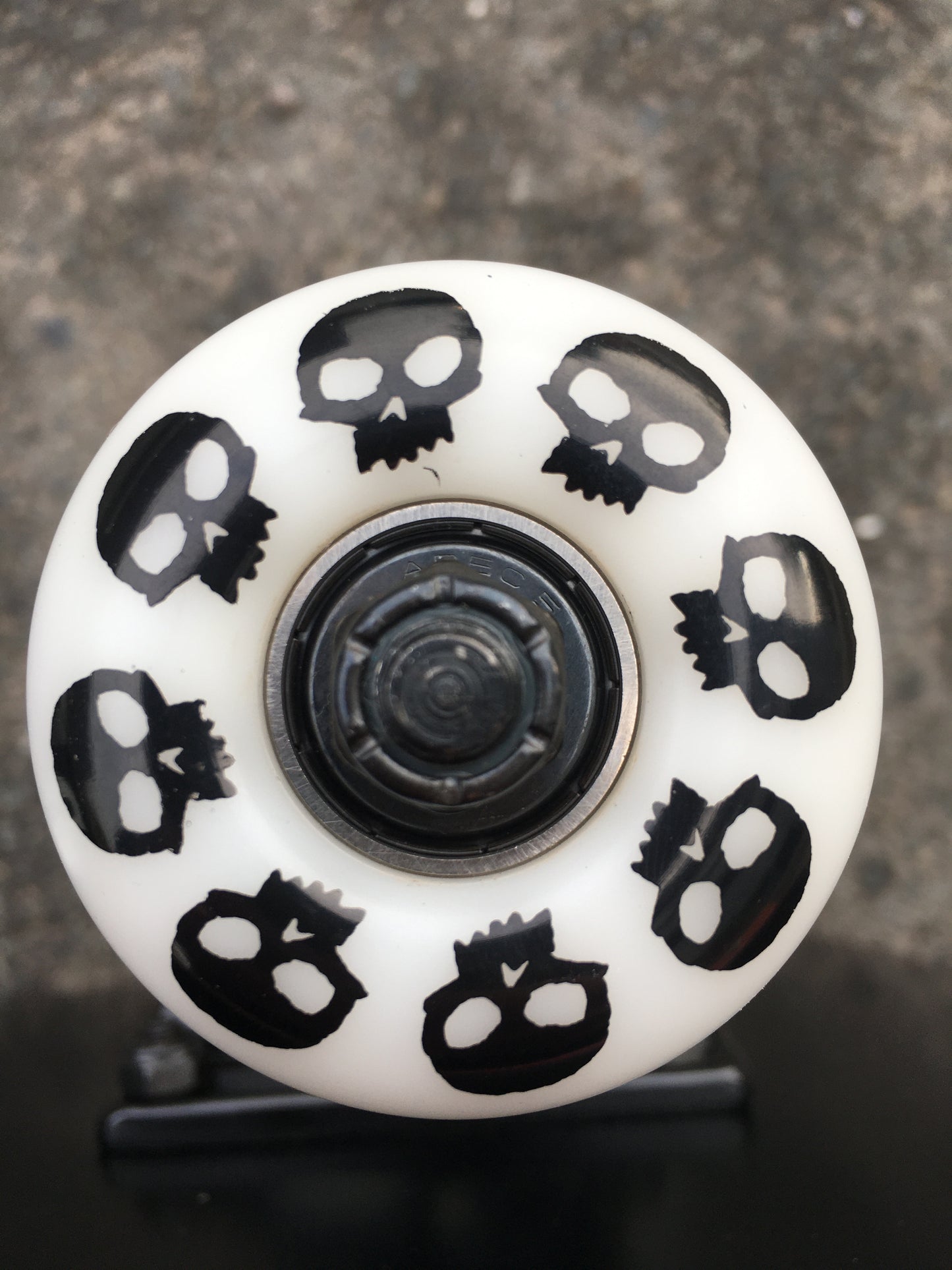 ZERO - SINGLE SKULL COMPLETE - BLACK/WHITE - 8.0
