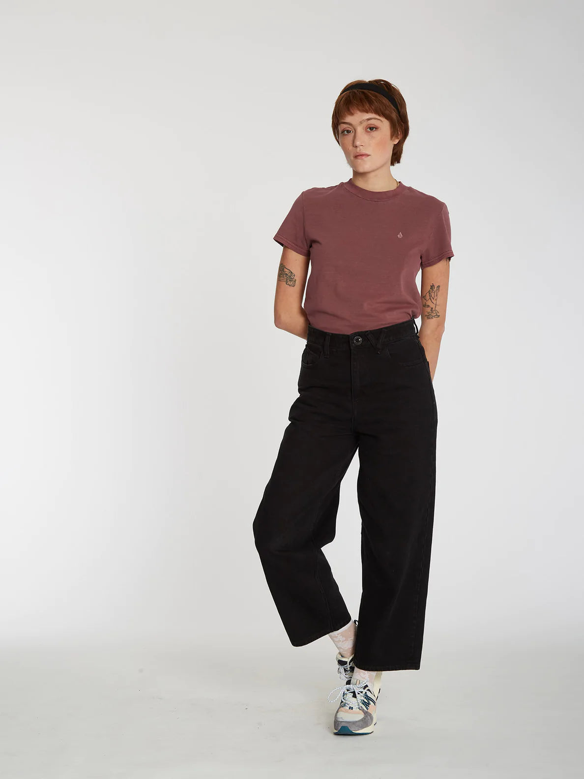 VOLCOM - SOLID STONE EMB TEE - BURGUNDY
