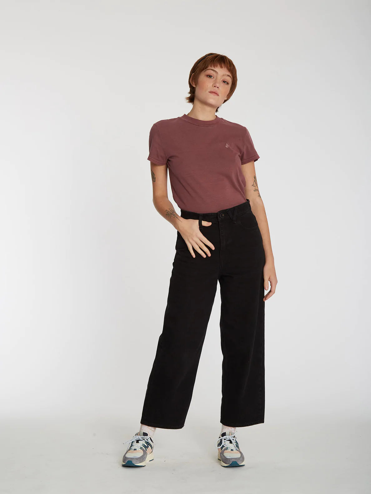 VOLCOM - SOLID STONE EMB TEE - BURGUNDY