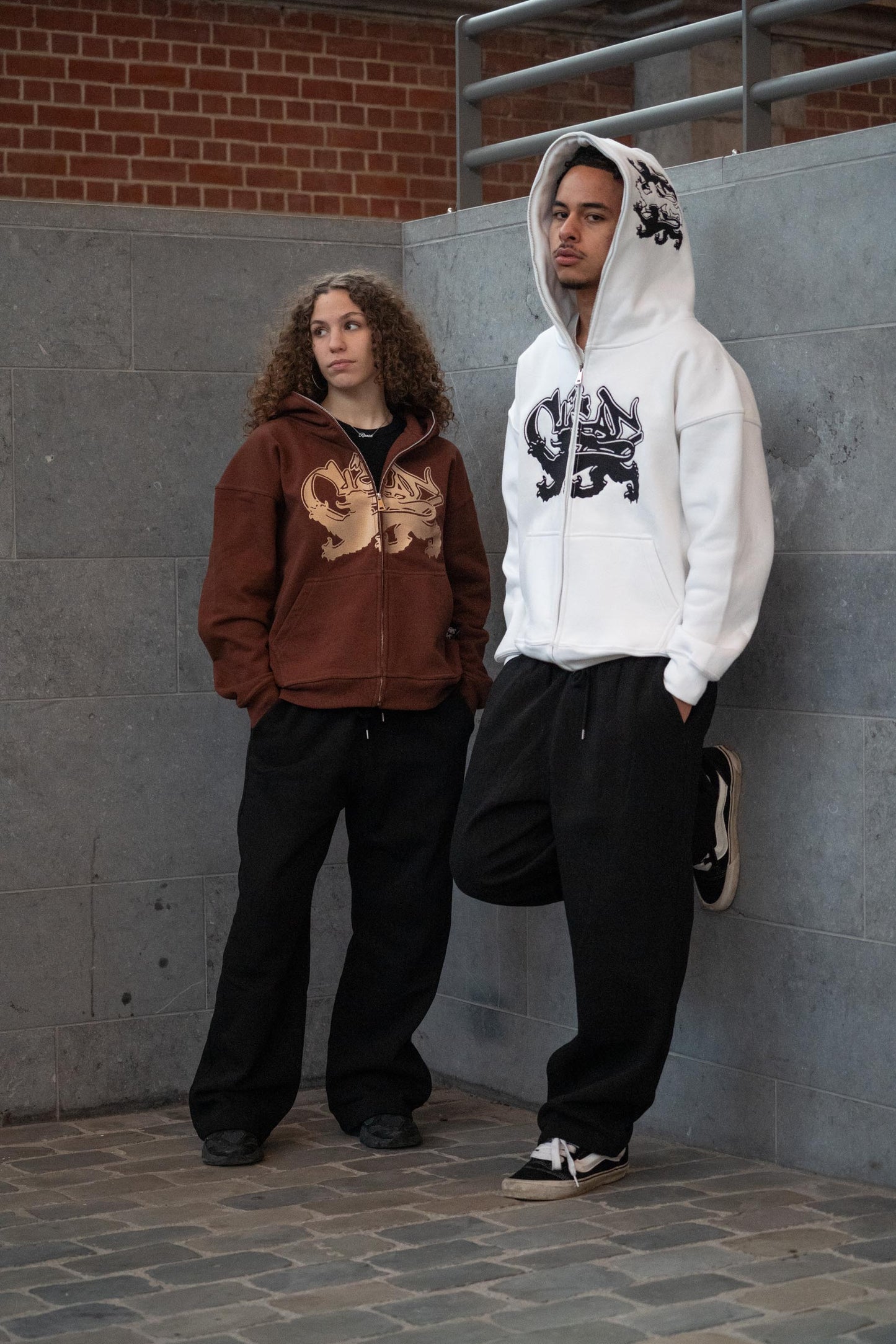 KEEP IT CLEAN - FEARED LION FULL ZIP HOOD - WHITE/BLACK