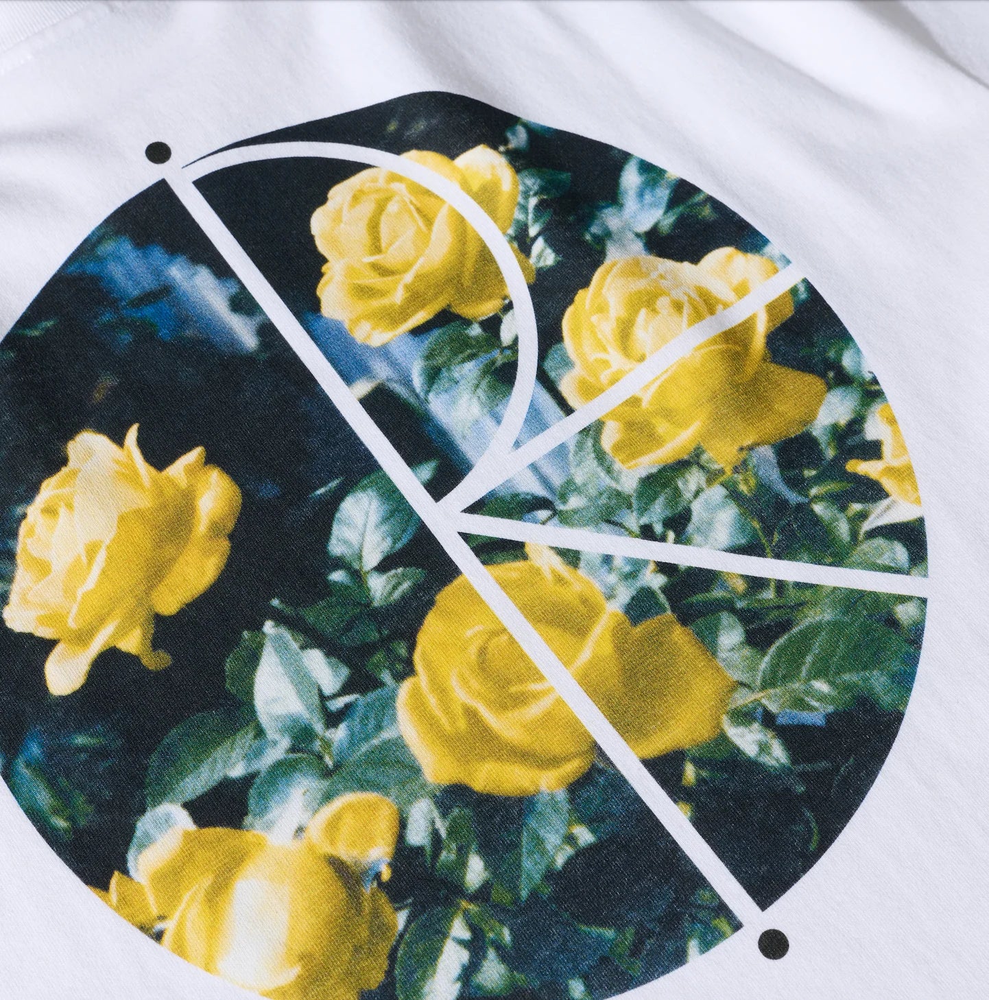 POLAR - FILL LOGO TEE MÄRTAS ROSES - WHITE