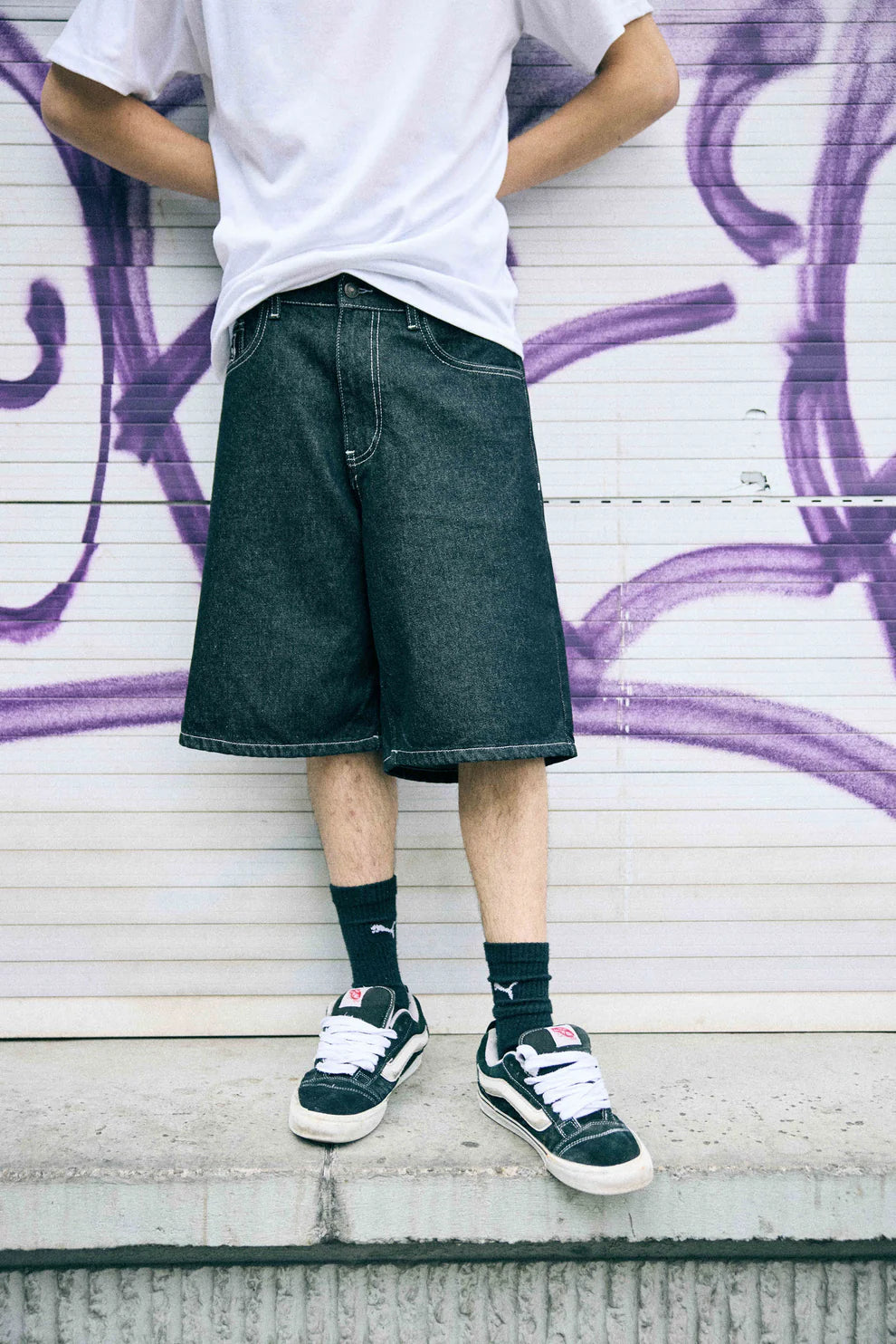 KEEP IT CLEAN - LOOSE SHORT EMBROIDERED - BLACK