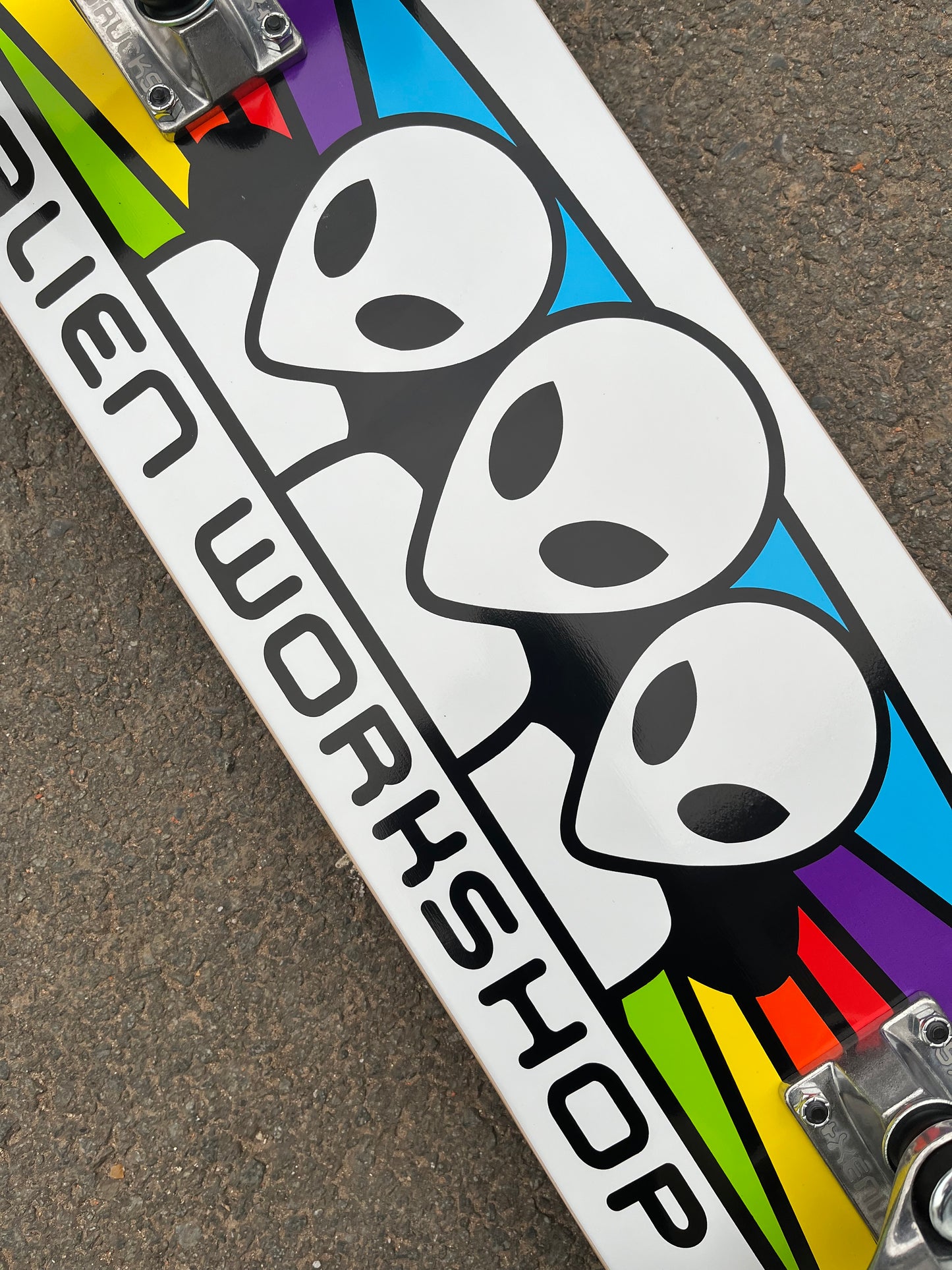 ALIEN WORKSHOP - SPECTRUM COMPLETE - WHITE - 8.0