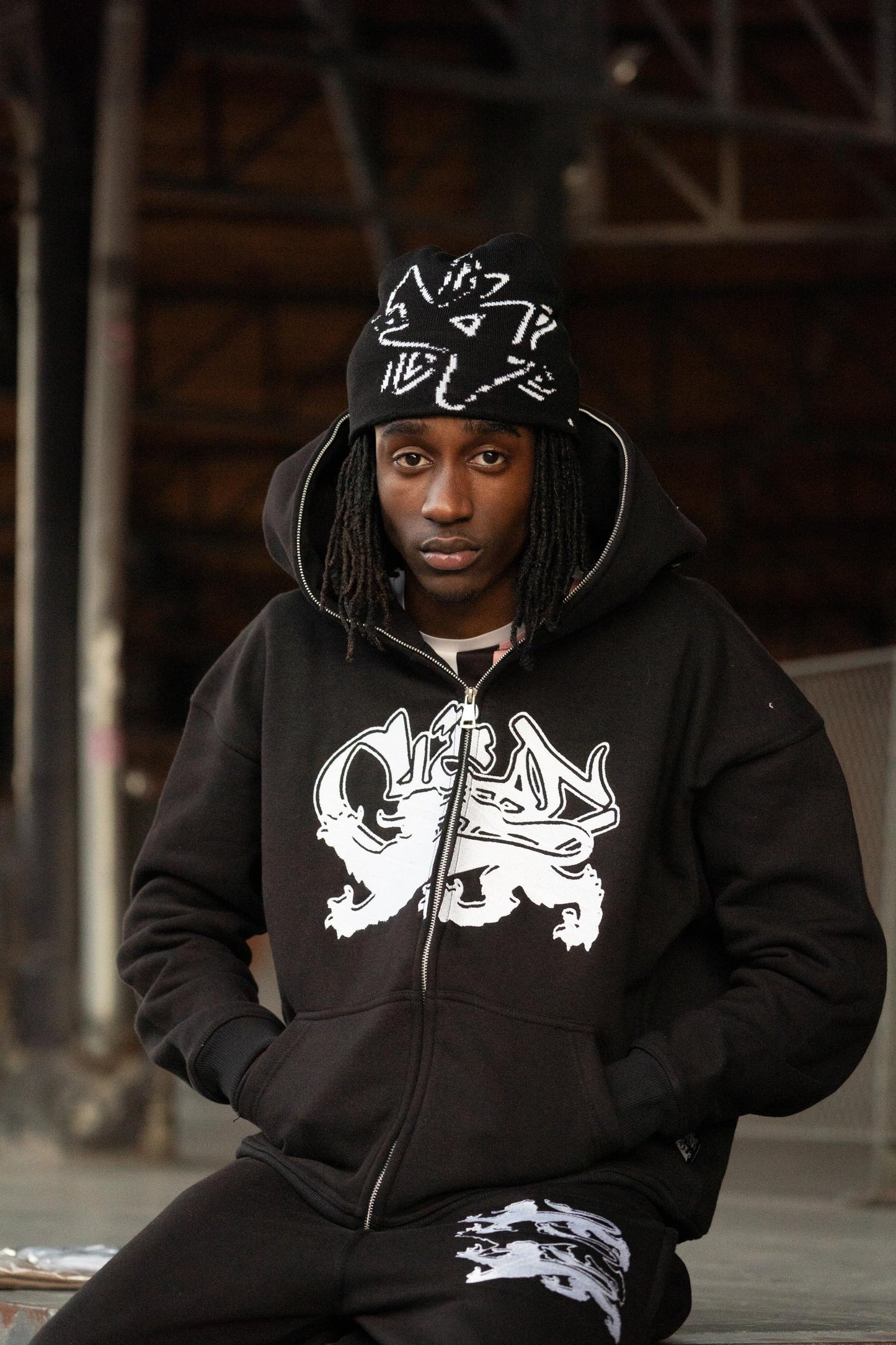 KEEP IT CLEAN - FEARED LION FULL ZIP HOOD - BLACK/WHITE